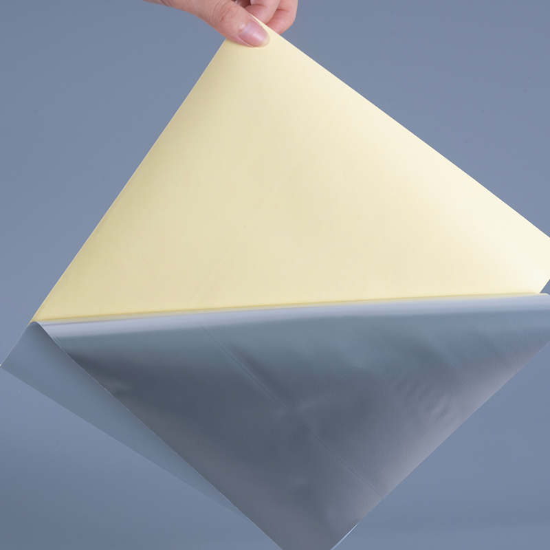 50mic glanzend wit polyester PET-folie zelfklevend label met oplosmiddel acryl zelfklevende jumborol voor digitaal printen