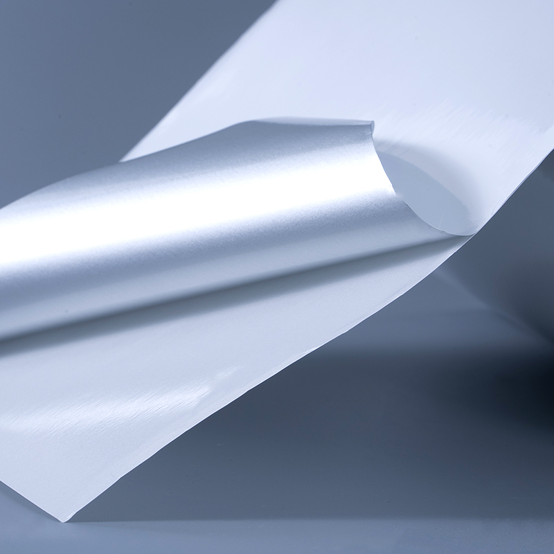 25mic glanzend wit gealuminiseerd polyesterfilm zelfklevend label met acrylkleefstof op waterbasis voor inkjetprinten