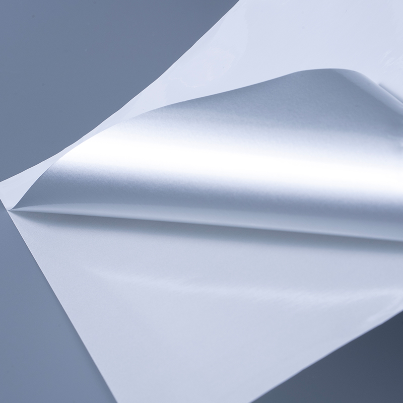 25mic glanzend wit gealuminiseerd polyesterfilm zelfklevend label met acrylkleefstof op waterbasis voor inkjetprinten