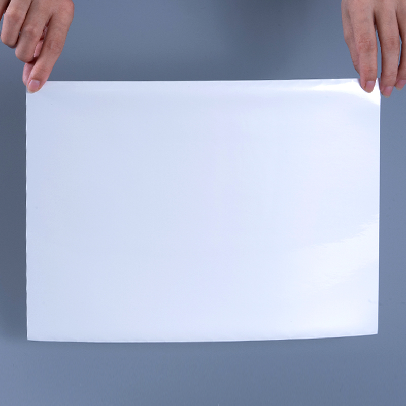 25mic glanzend wit gealuminiseerd polyesterfilm zelfklevend label met acrylkleefstof op waterbasis voor inkjetprinten