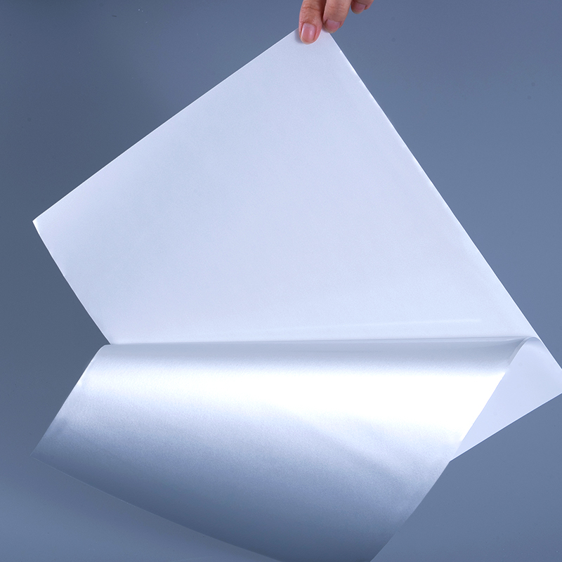 25mic glanzend wit gealuminiseerd polyesterfilm zelfklevend label met acrylkleefstof op waterbasis voor inkjetprinten